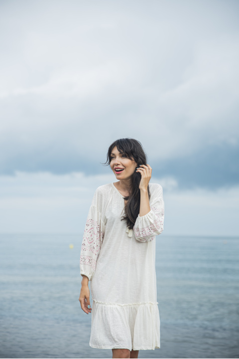 МАКСИ рокля от индийски памук в цвят екрю с ефектен 7/8 ръкав с бродерия