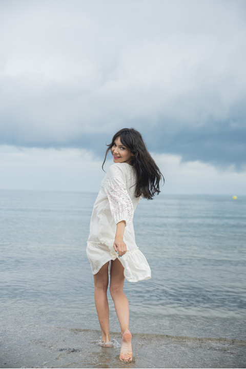 МАКСИ рокля от индийски памук в цвят екрю с ефектен 7/8 ръкав с бродерия