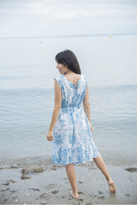 Ефирна рокля в синьо-бял акварелен принт