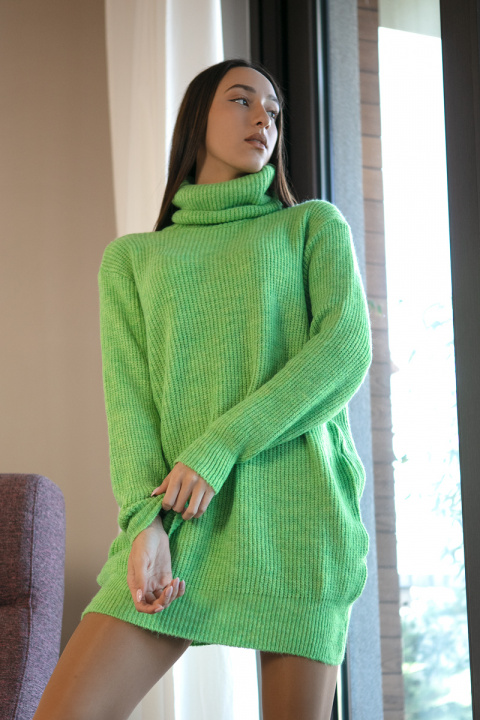 Дамски пуловер тип туника от едро плетиво в електриково зелено с поло яка