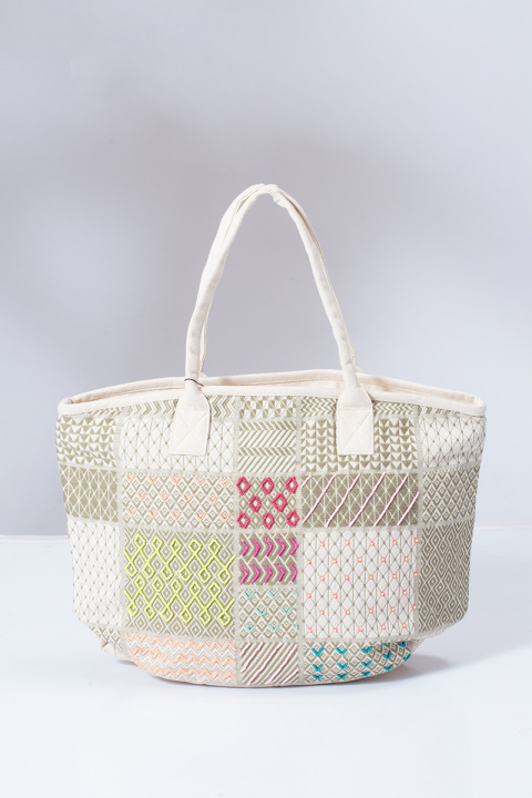 Дамска чанта от текстил декорирана с мъниста