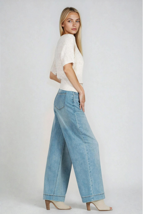 Дамска бежова блуза от фино плетиво с меланж и полу поло яка