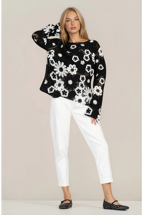 Дамска блуза от черно памучно плетиво с бял флорален принт