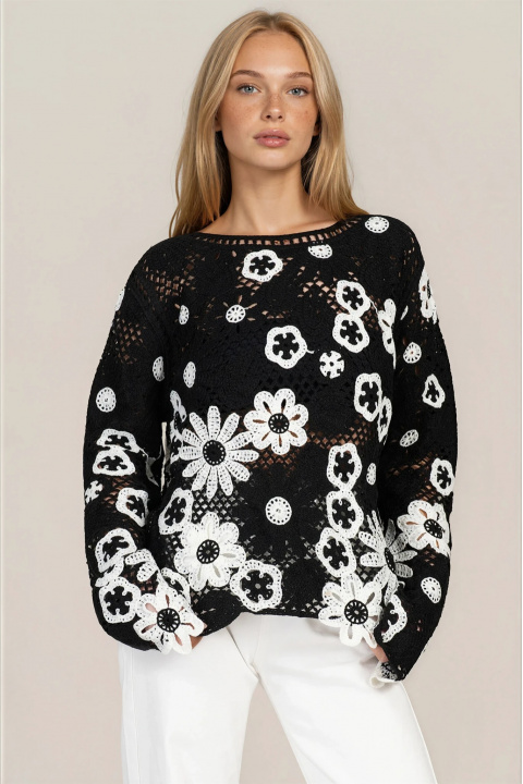 Дамска блуза от черно памучно плетиво с бял флорален принт