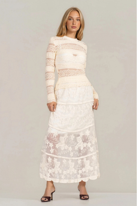 Дамска блуза от еластична материя в цвят екрю с бродирана дантела