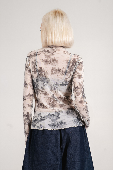 Дамска блуза от фина материя със сив пейзажен принт