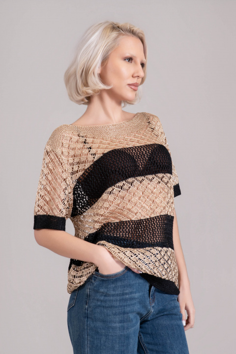 Дамска блуза от фино плетиво с ламе в черно и златисто с обло деколте
