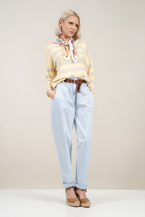 Дамска блуза от фино плетиво с райран принт в жълто и бежово и сатенирано шалче