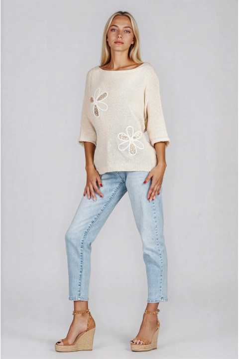 Дамска блуза от фино плетиво в бежово с бродирани цветя и пайети