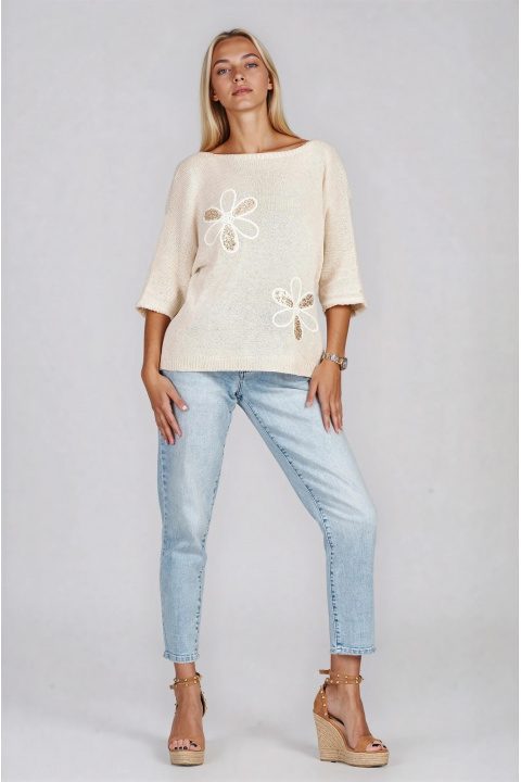 Дамска блуза от фино плетиво в бежово с бродирани цветя и пайети
