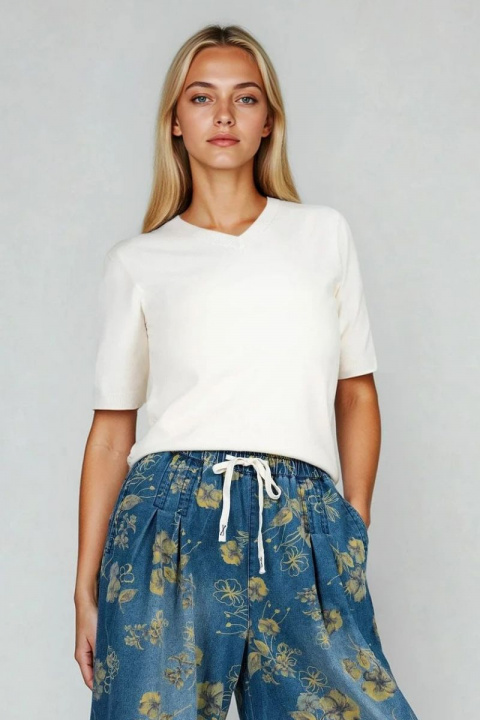 Дамска блуза от фино плетиво в цвят екрю с остро деколте и къс ръкав