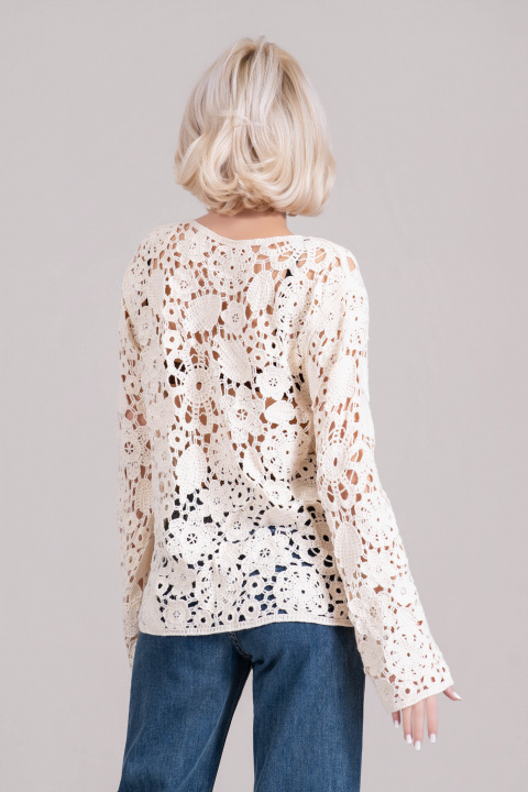 Дамска блуза от памучно плетиво в бежово с бродирани цветя и свободен силует