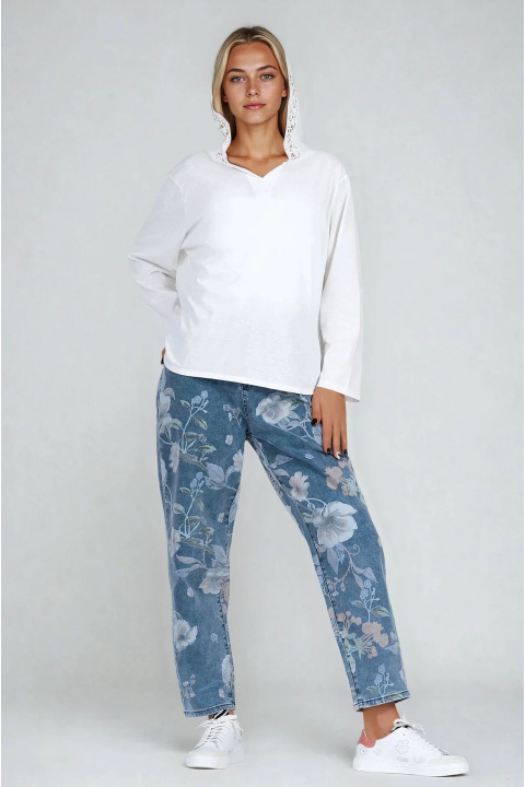 Дамска блуза от памук в бяло с дантелена качулка