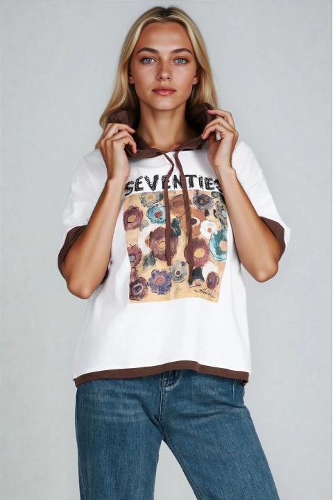 Дамска блуза от памук в бяло с качулка и принт с цветя