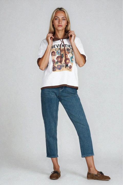 Дамска блуза от памук в бяло с качулка и принт с цветя