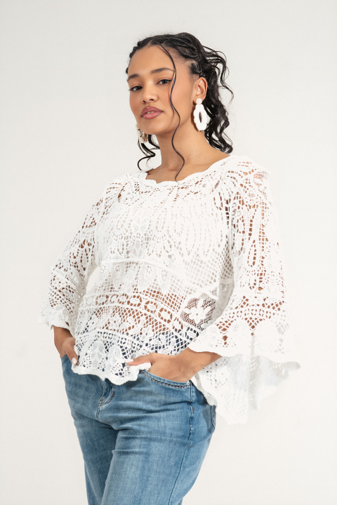 Дамска блуза от памук в бяло с ръчно плетена дантела и етно орнаменти