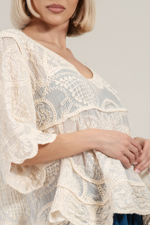 Дамска блуза от памук в цвят екрю с бродерия и 3/4 ръкав