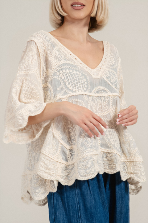 Дамска блуза от памук в цвят екрю с бродерия и 3/4 ръкав