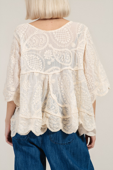 Дамска блуза от памук в цвят екрю с бродерия и 3/4 ръкав