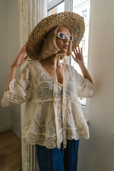 Дамска блуза от памук в цвят екрю с бродерия и 3/4 ръкав