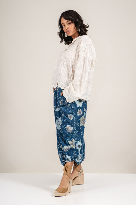 Дамска блуза от памук в цвят екрю с бродерия и качулка