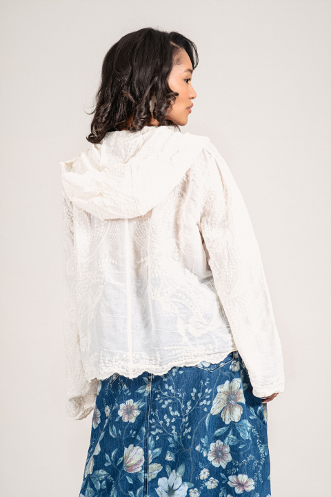 Дамска блуза от памук в цвят екрю с бродерия и качулка