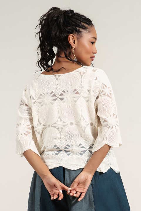 Дамскa блуза от памук в цвят екрю с рязана бродерия и широк ръкав