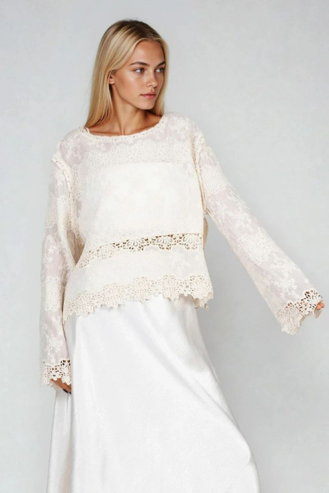 Дамска блуза от памук в цвят екрю с рязана бродерия и свободна кройка