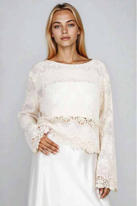 Дамска блуза от памук в цвят екрю с рязана бродерия и свободна кройка