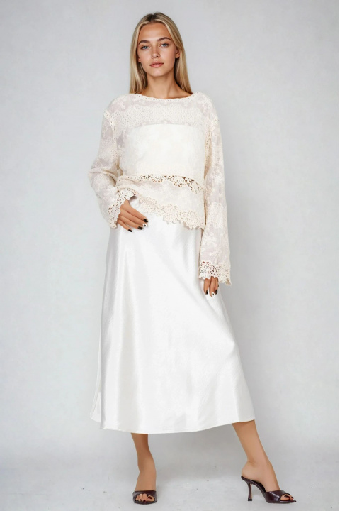 Дамска блуза от памук в цвят екрю с рязана бродерия и свободна кройка