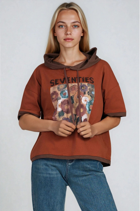 Дамска блуза от памук в цвят керемида с качулка и принт с цветя