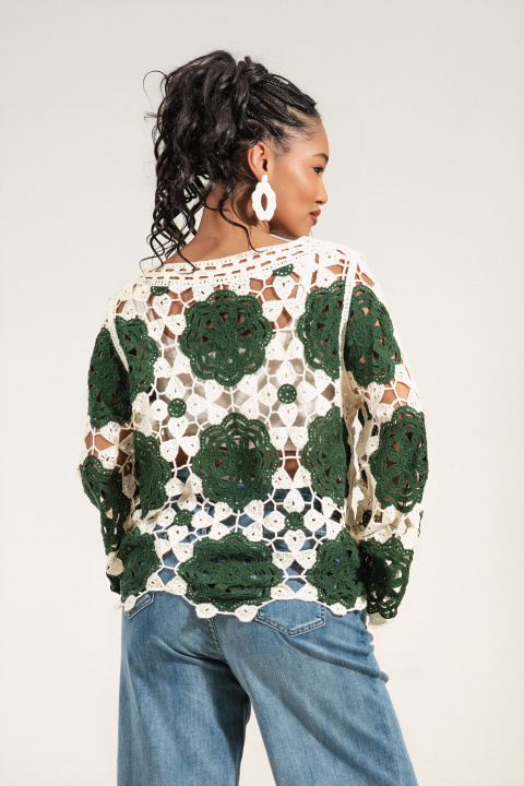 Дамска блуза от плетена материя със зелена флорална бродерия