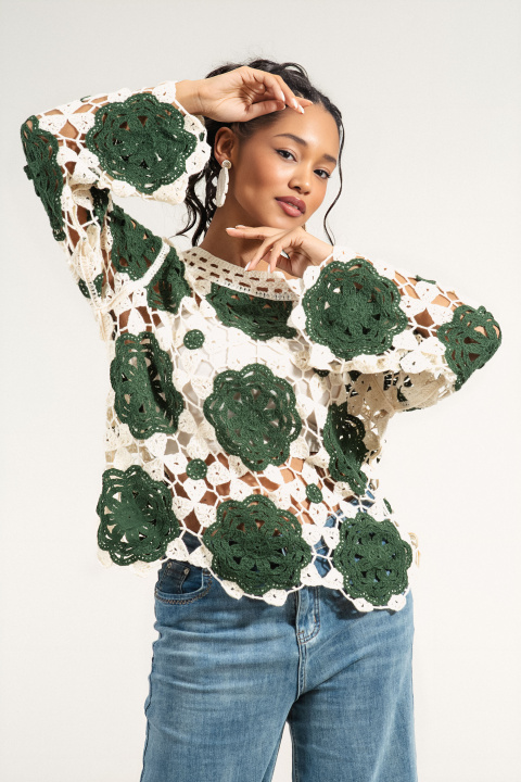 Дамска блуза от плетена материя със зелена флорална бродерия