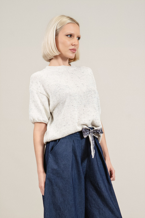 Дамска блуза от плетиво в бежово със сребрист ефект и обло деколте