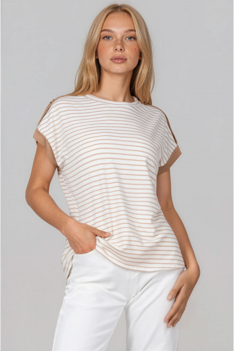 Дамска блуза от вискоза с бежово райе и декоративни копчета на рамото