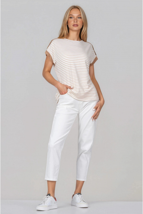 Дамска блуза от вискоза с бежово райе и декоративни копчета на рамото