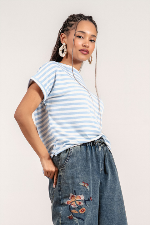 Дамска блуза с къс ръкав и раиран син принт