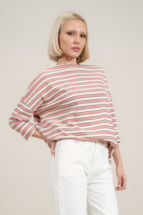 Дамска блуза с лодка деколте и розово-бежово райе