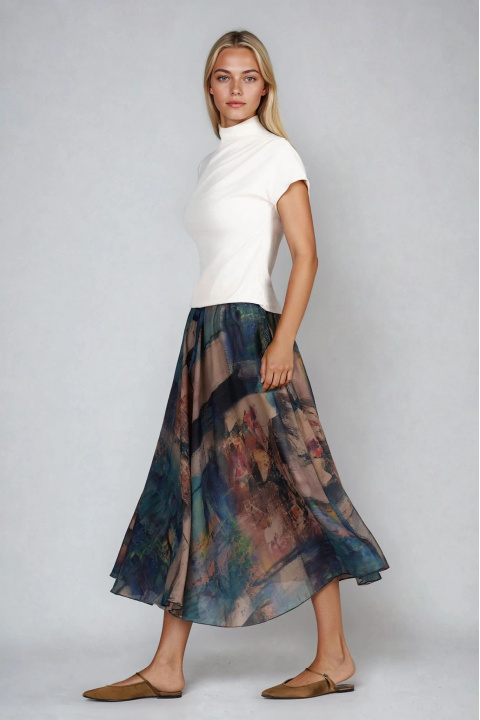 Дамска блуза с висока яка в цвят екрю