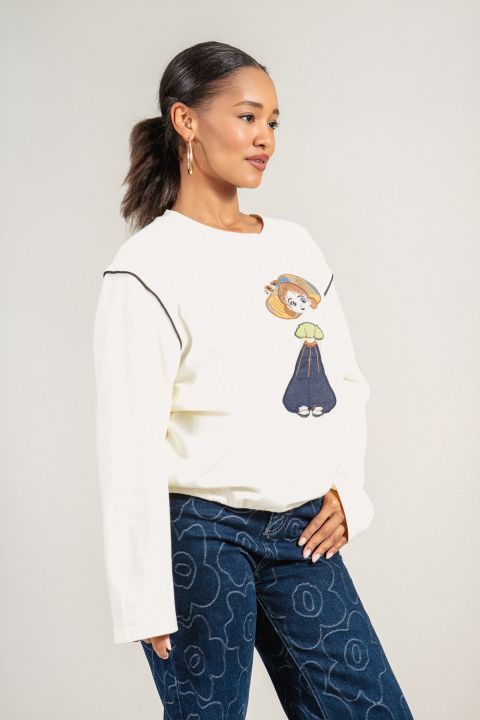 Дамска блуза в екрю с бродирано момиче с шапка