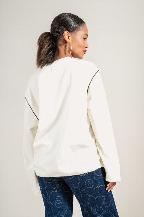 Дамска блуза в екрю с бродирано момиче с шапка