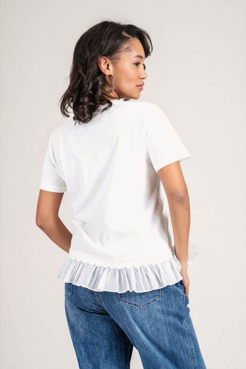 Дамска блуза в бяло с дантела в края