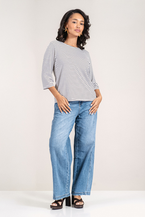 Дамска блуза в бяло с хоризонтални черни райета