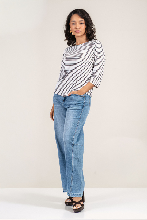 Дамска блуза в бяло с хоризонтални черни райета