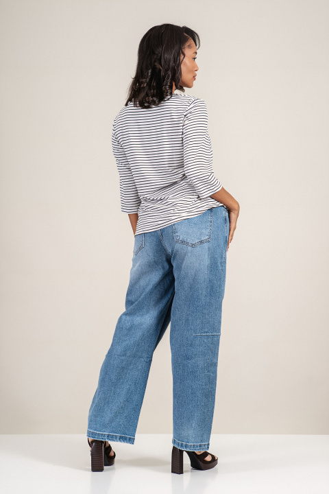 Дамска блуза в бяло с хоризонтални черни райета