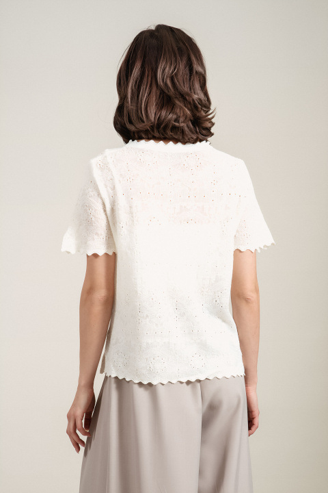 Дамска блуза в бяло с къс ръкав и материя на дупки