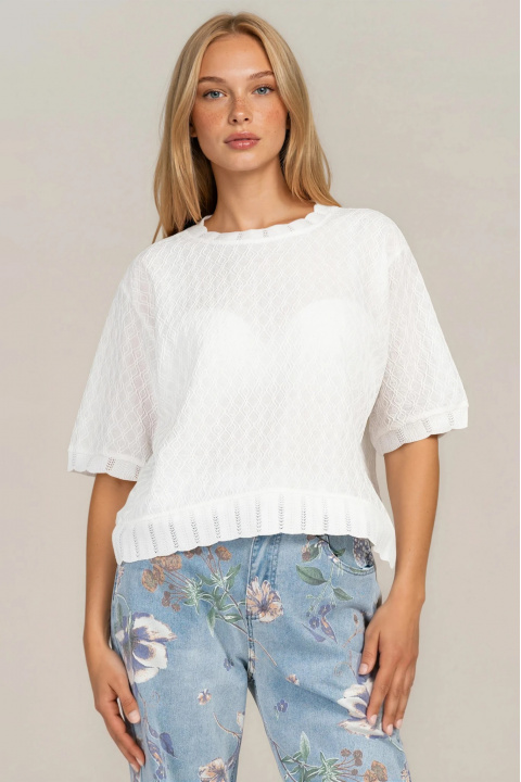 Дамска блуза в бяло с релефен принт и връзки в края