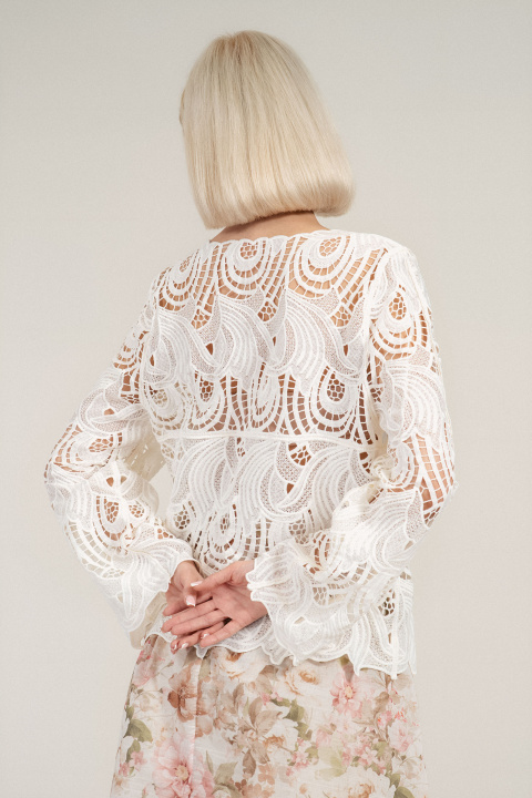 Дамска блуза в бяло с рязана бродерия