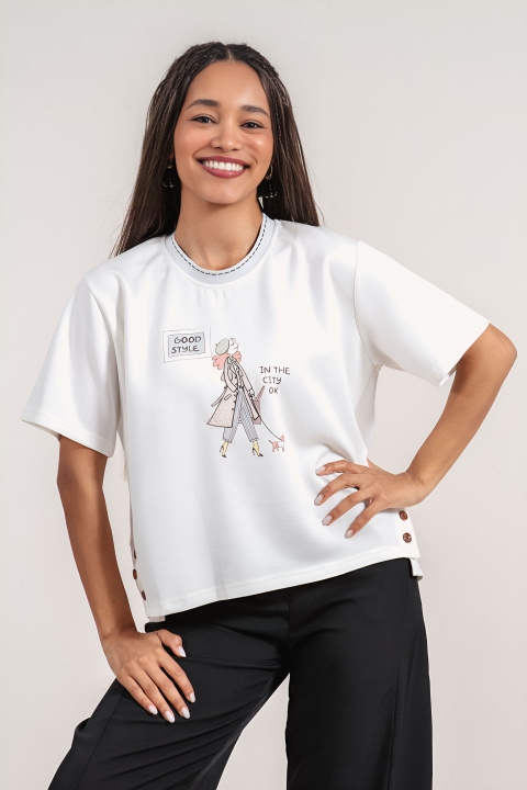 Дамска блуза в бяло с щампа и декоративни копчета