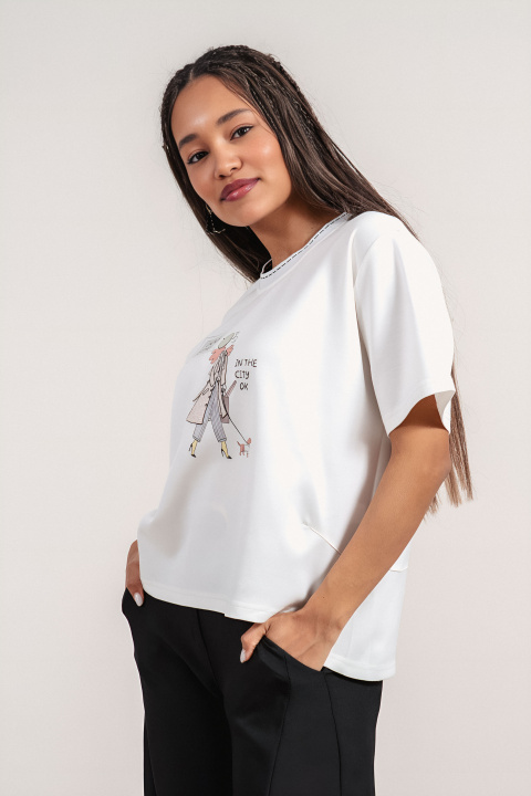 Дамска блуза в бяло с щампа и декоративни копчета